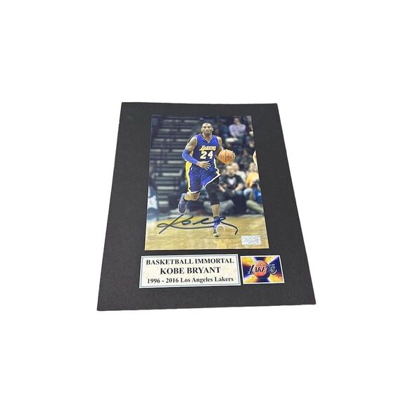 Kobe Bryant LA Lakers #24 Autographed Photo Hand Signed in Blue Ink w/ LOA - Picture 1 of 2